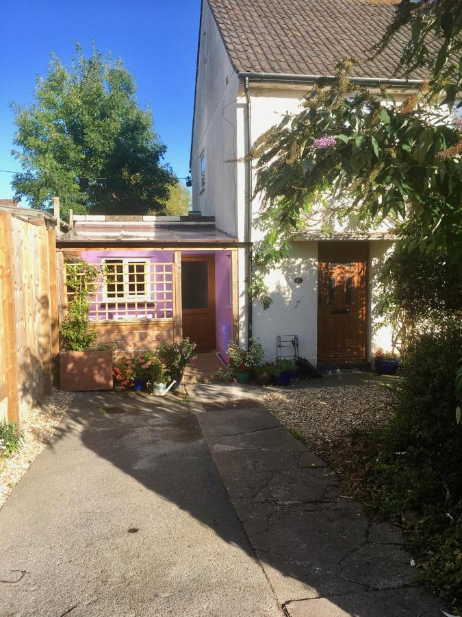 Cute Self-Contained Guest Room With Ensuite And Private Decked Porch In Глостънбъри Екстериор снимка