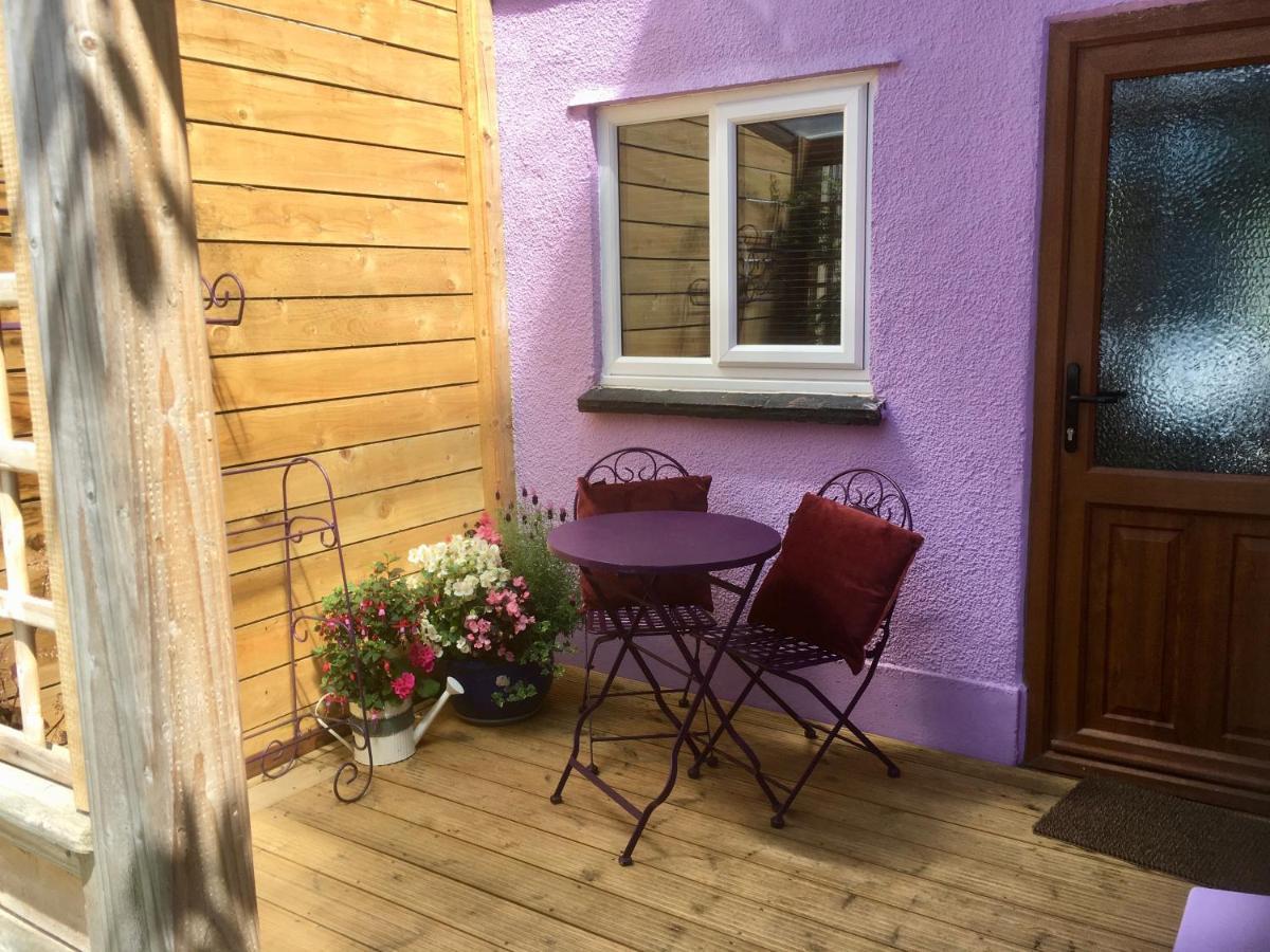 Cute Self-Contained Guest Room With Ensuite And Private Decked Porch In Глостънбъри Екстериор снимка