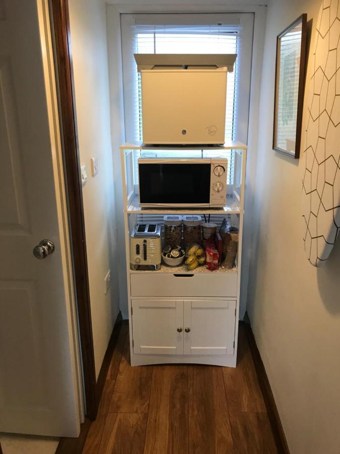 Cute Self-Contained Guest Room With Ensuite And Private Decked Porch In Глостънбъри Екстериор снимка